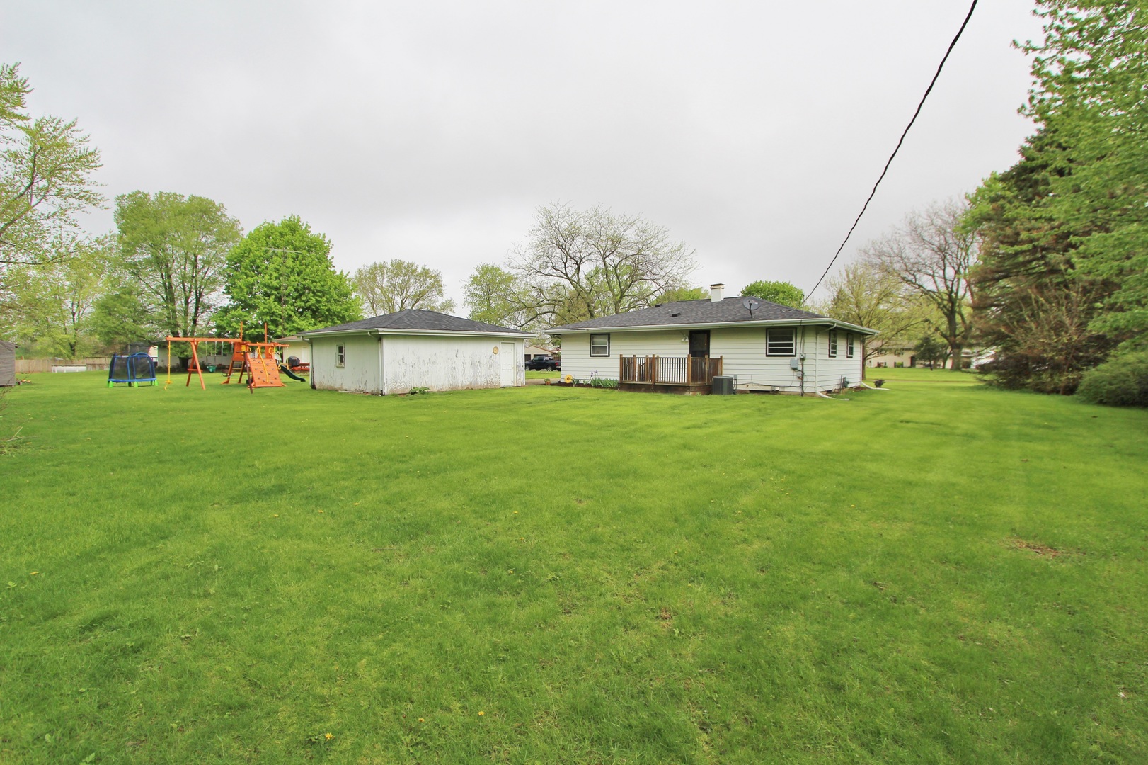 1222 Susan Circle Morris, IL 60450 - Photo 20 of 31 a view of a house with a big yard