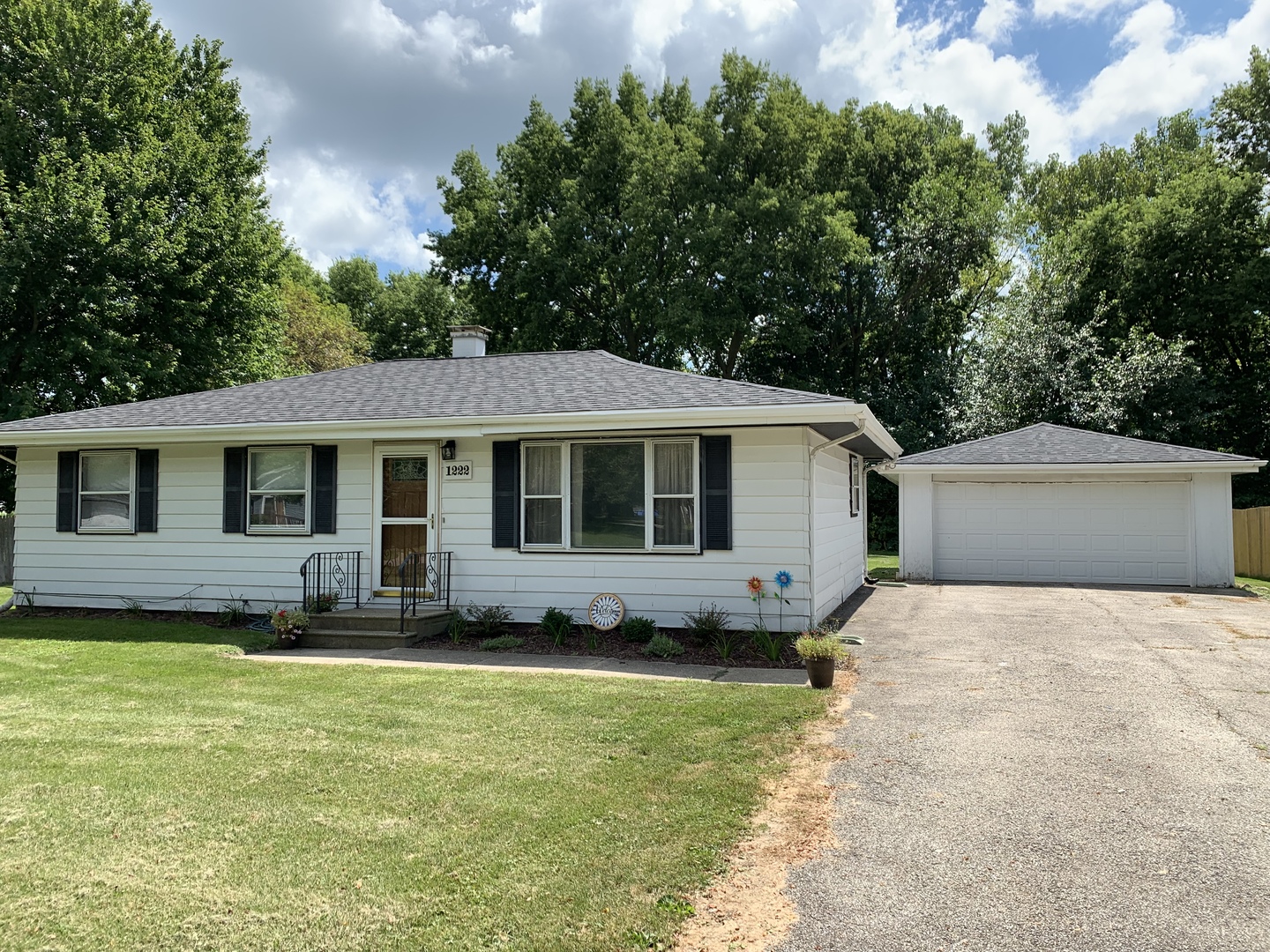 1222 Susan Circle Morris, IL 60450 - Photo 25 of 31 a front view of a house with a garden and trees