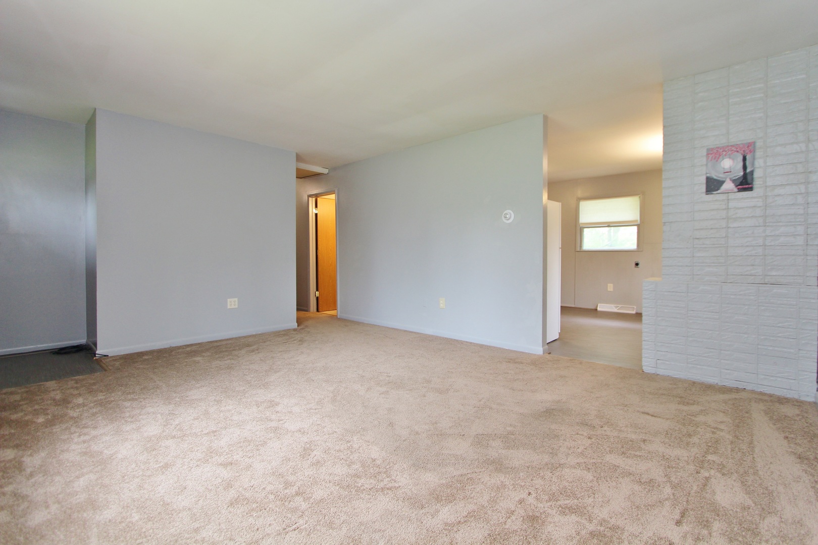 1222 Susan Circle Morris, IL 60450 - Photo 5 of 31 a view of an empty room and window