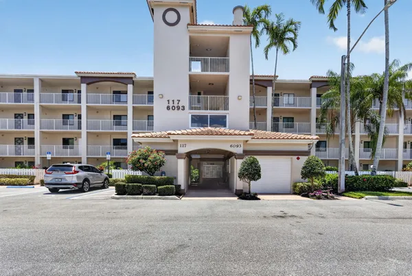 $298,000 | 6093 Pointe Regal Circle, Unit 206, Delray Beach, FL 33484