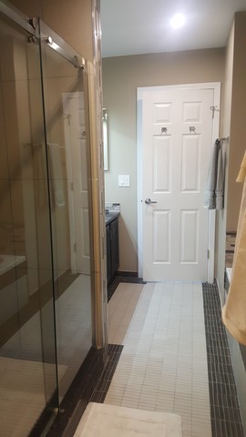 442 Holiday Lane, Unit 402 Round Lake, IL 60073 - Photo 14 of 17 a view of a bathroom