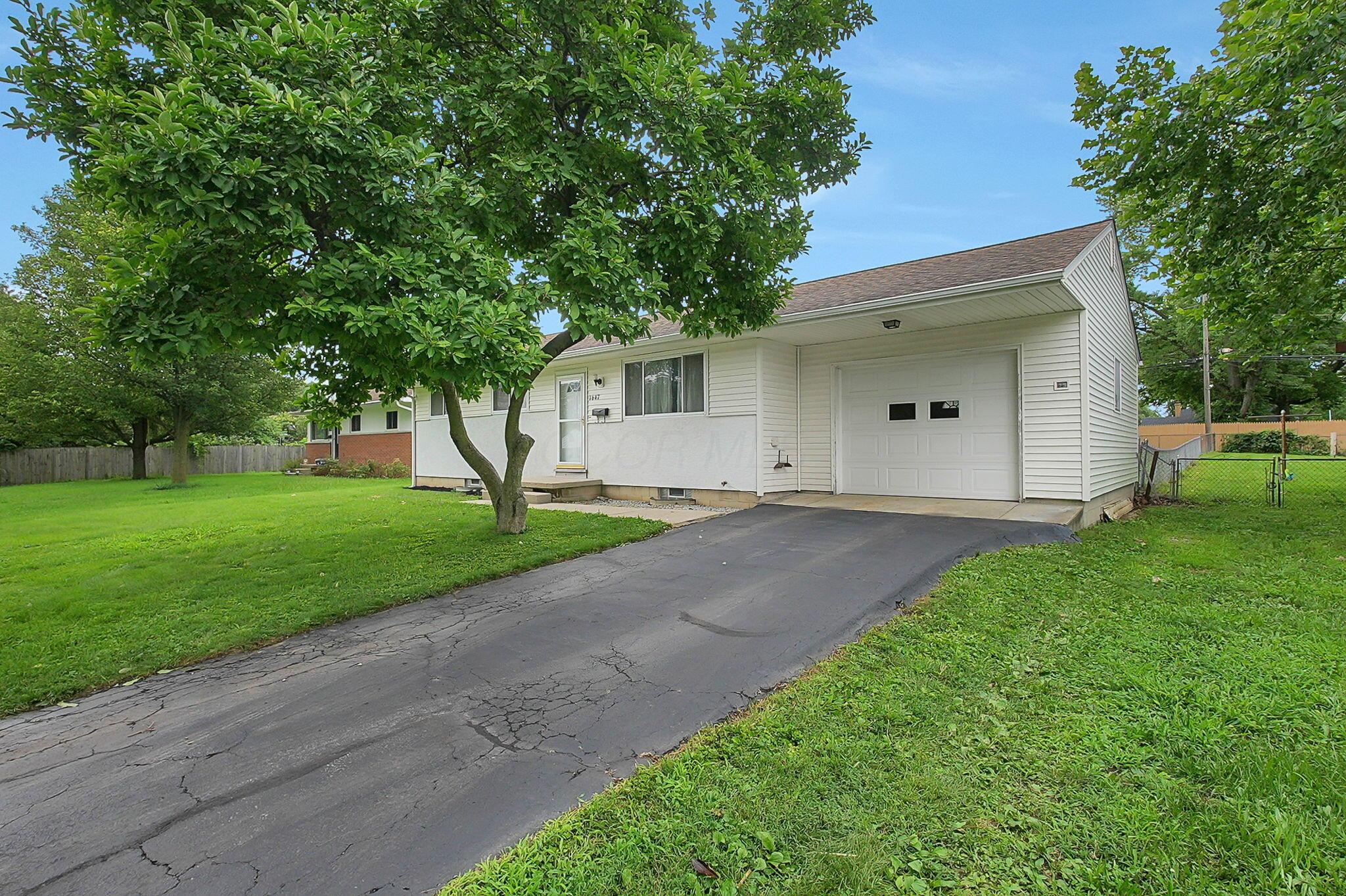 1647 Jackson Road Columbus, OH 43223 - Photo 4 of 30 4-web-or-mls-1647-jackson-rd