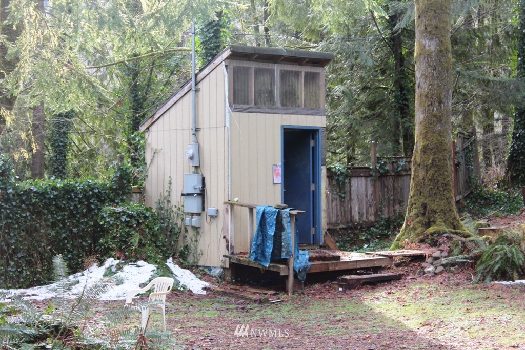 51419 North Riverside Road Gold Bar, WA 98251 - Photo 23 of 24 a view of a house with backyard and trees