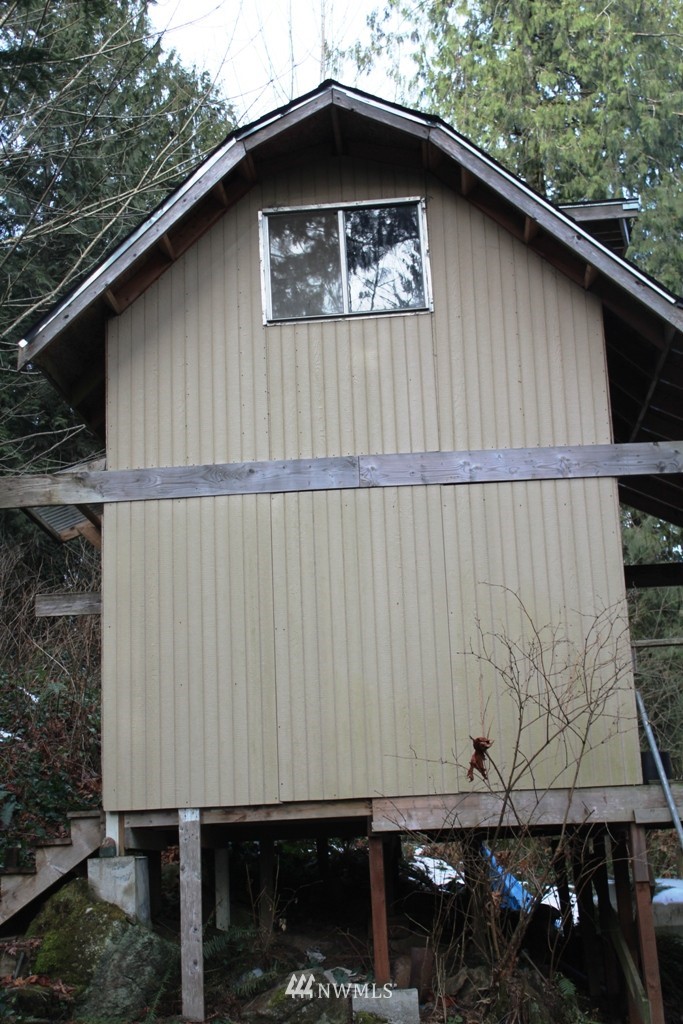 51419 North Riverside Road Gold Bar, WA 98251 - Photo 7 of 24 a view of a wooden fence