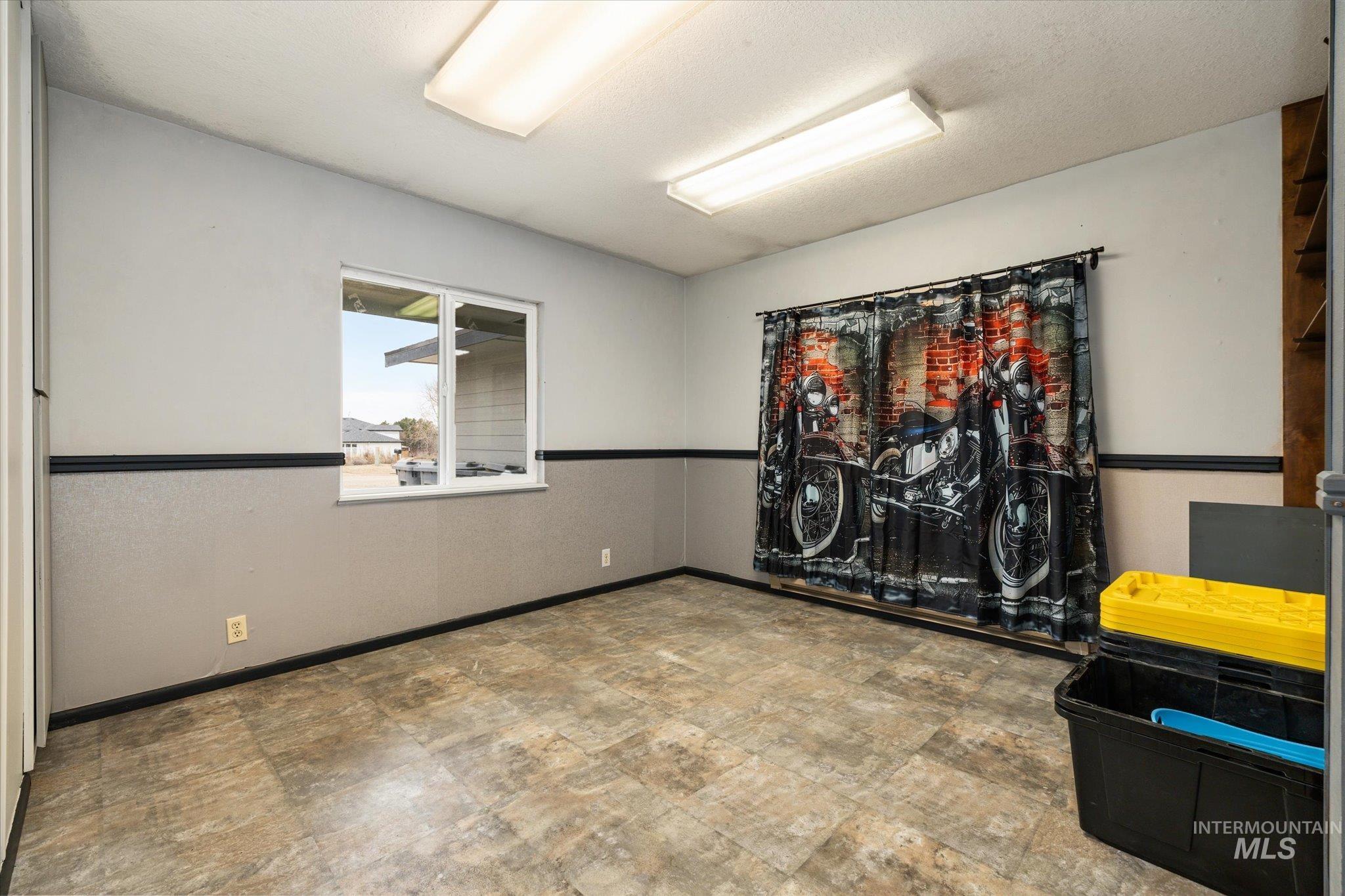 15032 Hollow Road Caldwell, ID 83607 - Photo 35 of 50 Empty room with wainscoting