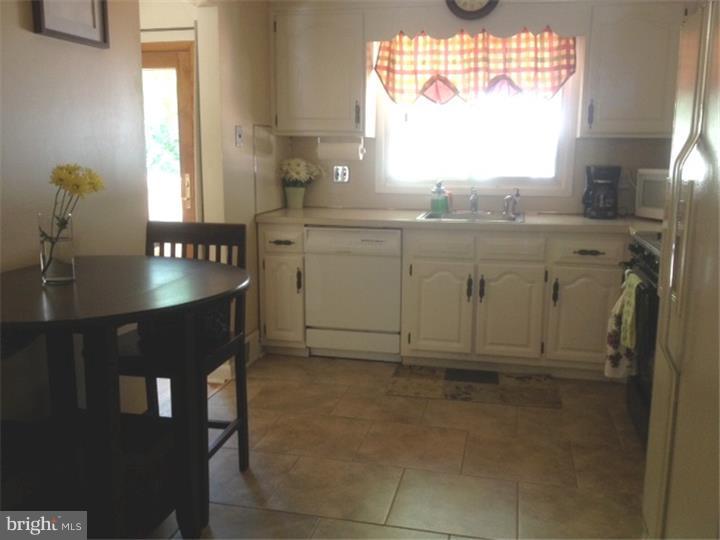 134 Ridge Circle Cherry Hill, NJ 08002 - Photo 6 of 17 Gallery Image 6