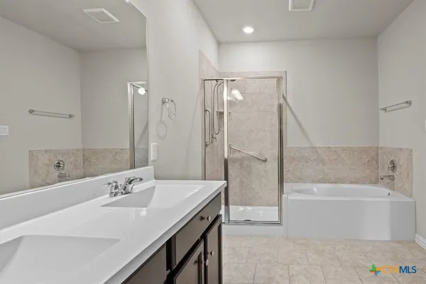 $2,000 | 5642 Meadow Sky, New Braunfels, TX 78132