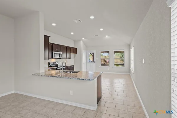 $2,000 | 5642 Meadow Sky, New Braunfels, TX 78132