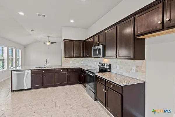 $2,000 | 5642 Meadow Sky, New Braunfels, TX 78132