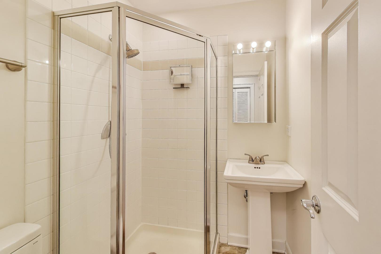 2128 West Walton Street, Unit 2E Chicago, IL 60622 - Photo 16 of 21