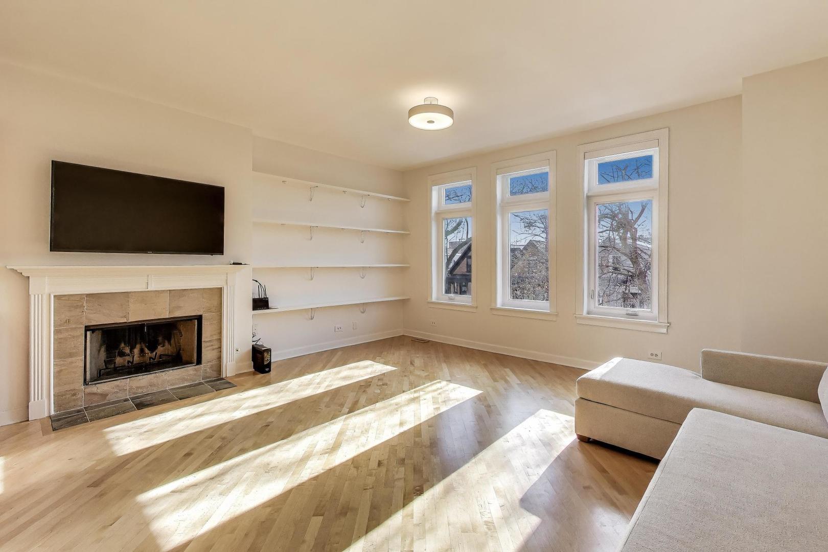 2128 West Walton Street, Unit 2E Chicago, IL 60622 - Photo 2 of 21