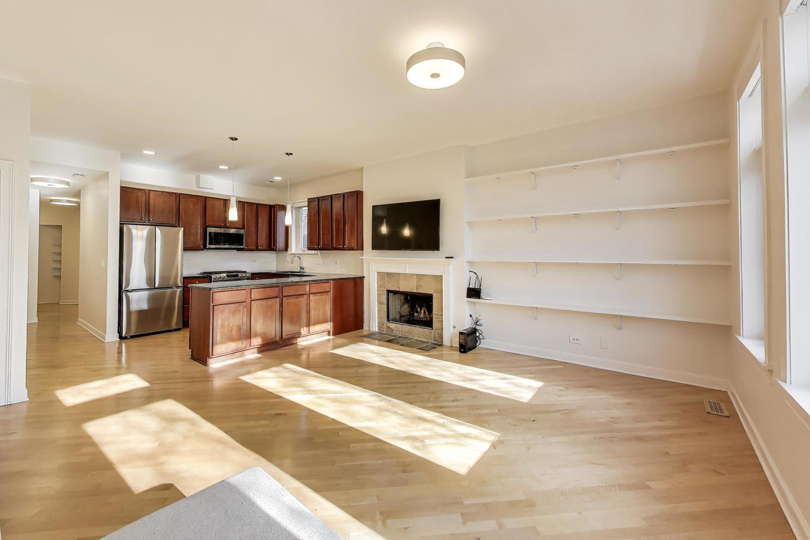 2128 West Walton Street, Unit 2E Chicago, IL 60622 - Photo 3 of 21