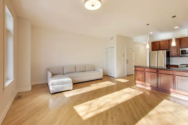 $2,950 | 2128 West Walton Street, Unit 2E, Chicago, IL 60622