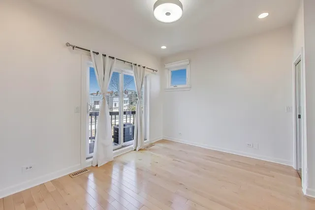 $2,950 | 2128 West Walton Street, Unit 2E, Chicago, IL 60622