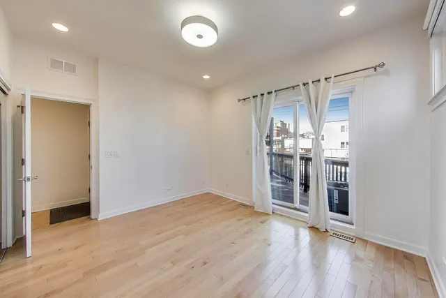 $2,950 | 2128 West Walton Street, Unit 2E, Chicago, IL 60622