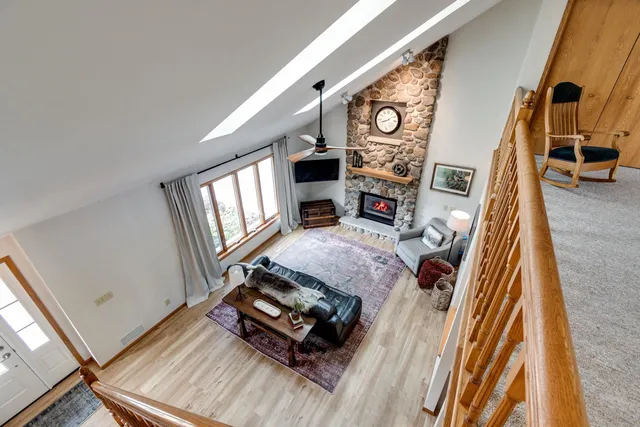 $879,900 | 1021 Prairie Queen Road, Cambridge, WI 53523