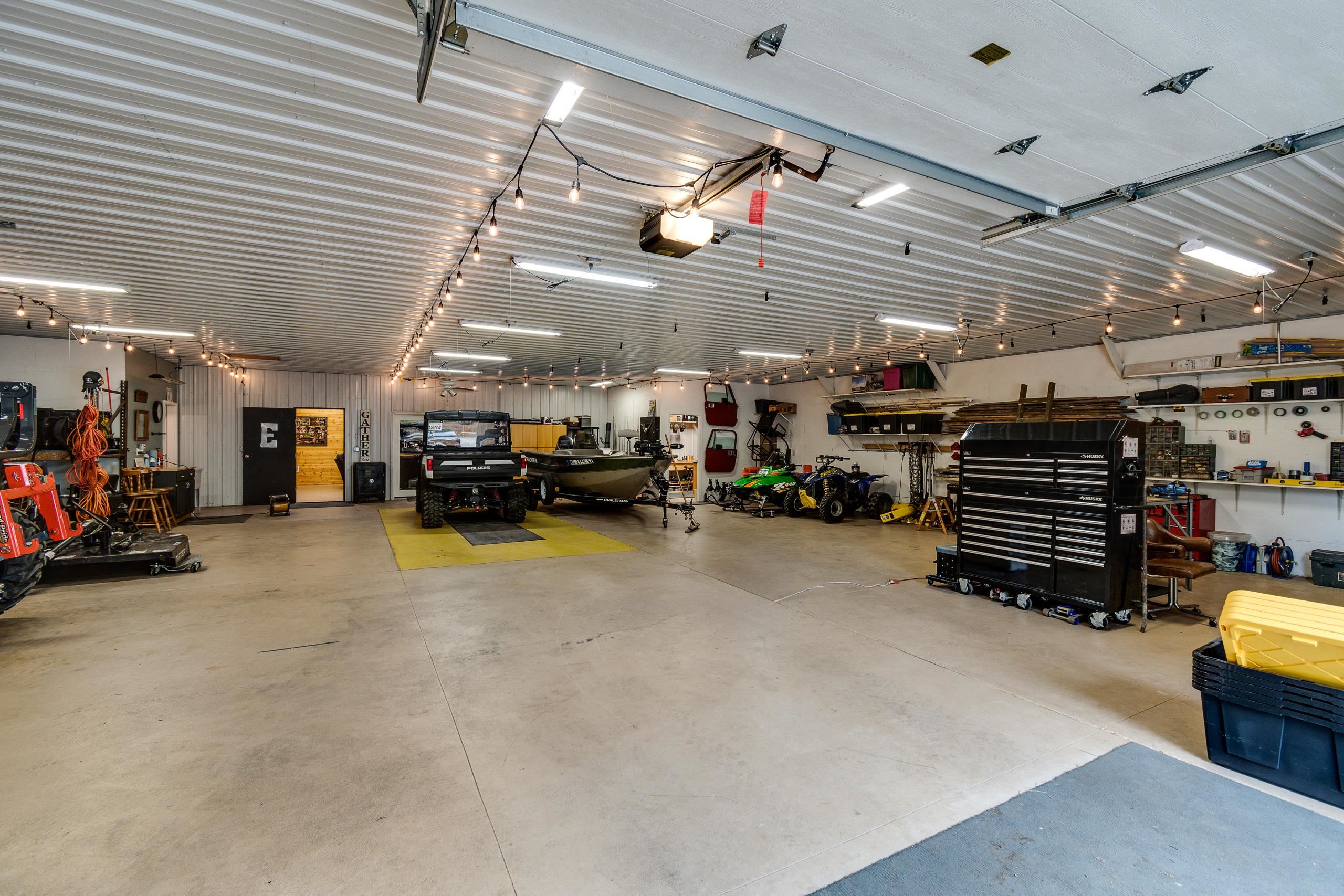 1021 Prairie Queen Road Cambridge, WI 53523 - Photo 4 of 90