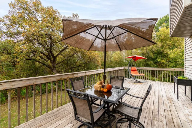 $879,900 | 1021 Prairie Queen Road, Cambridge, WI 53523