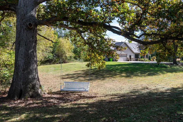 $879,900 | 1021 Prairie Queen Road, Cambridge, WI 53523