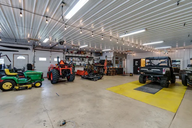 $879,900 | 1021 Prairie Queen Road, Cambridge, WI 53523