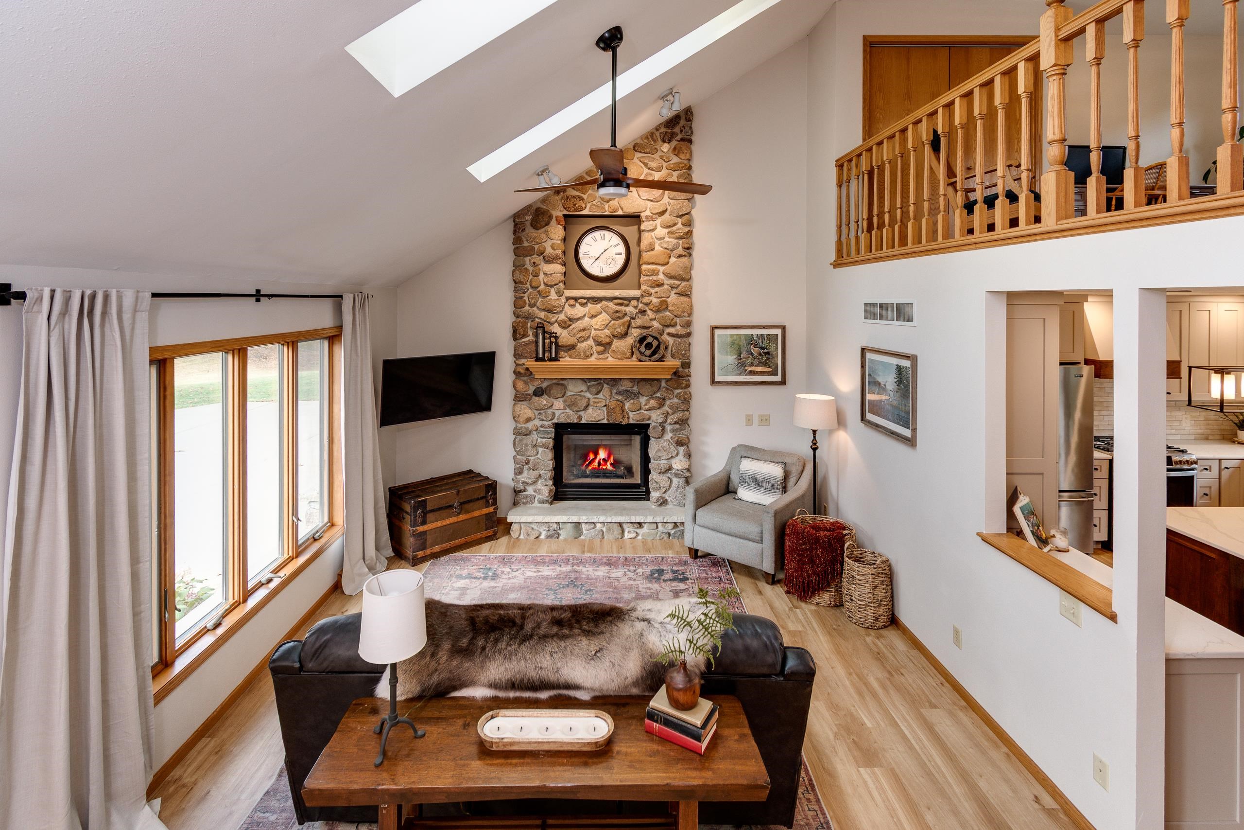 1021 Prairie Queen Road Cambridge, WI 53523 - Photo 6 of 90