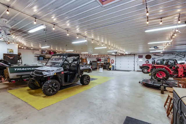 $879,900 | 1021 Prairie Queen Road, Cambridge, WI 53523