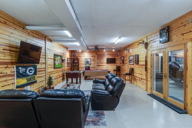 $879,900 | 1021 Prairie Queen Road, Cambridge, WI 53523