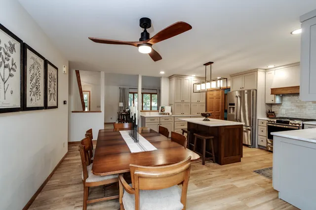 $879,900 | 1021 Prairie Queen Road, Cambridge, WI 53523