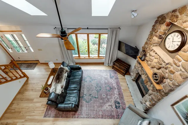 $879,900 | 1021 Prairie Queen Road, Cambridge, WI 53523