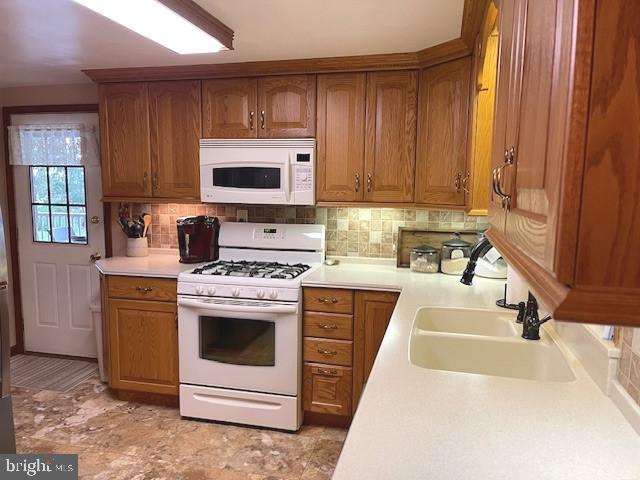 41 Blooming Grove Road Hanover, PA 17331 - Photo 11 of 39 Under cabinet lighting