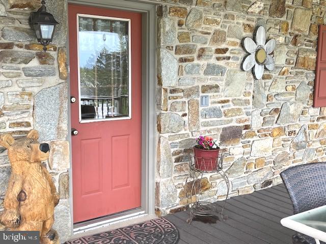 41 Blooming Grove Road Hanover, PA 17331 - Photo 35 of 39 Side Entrance