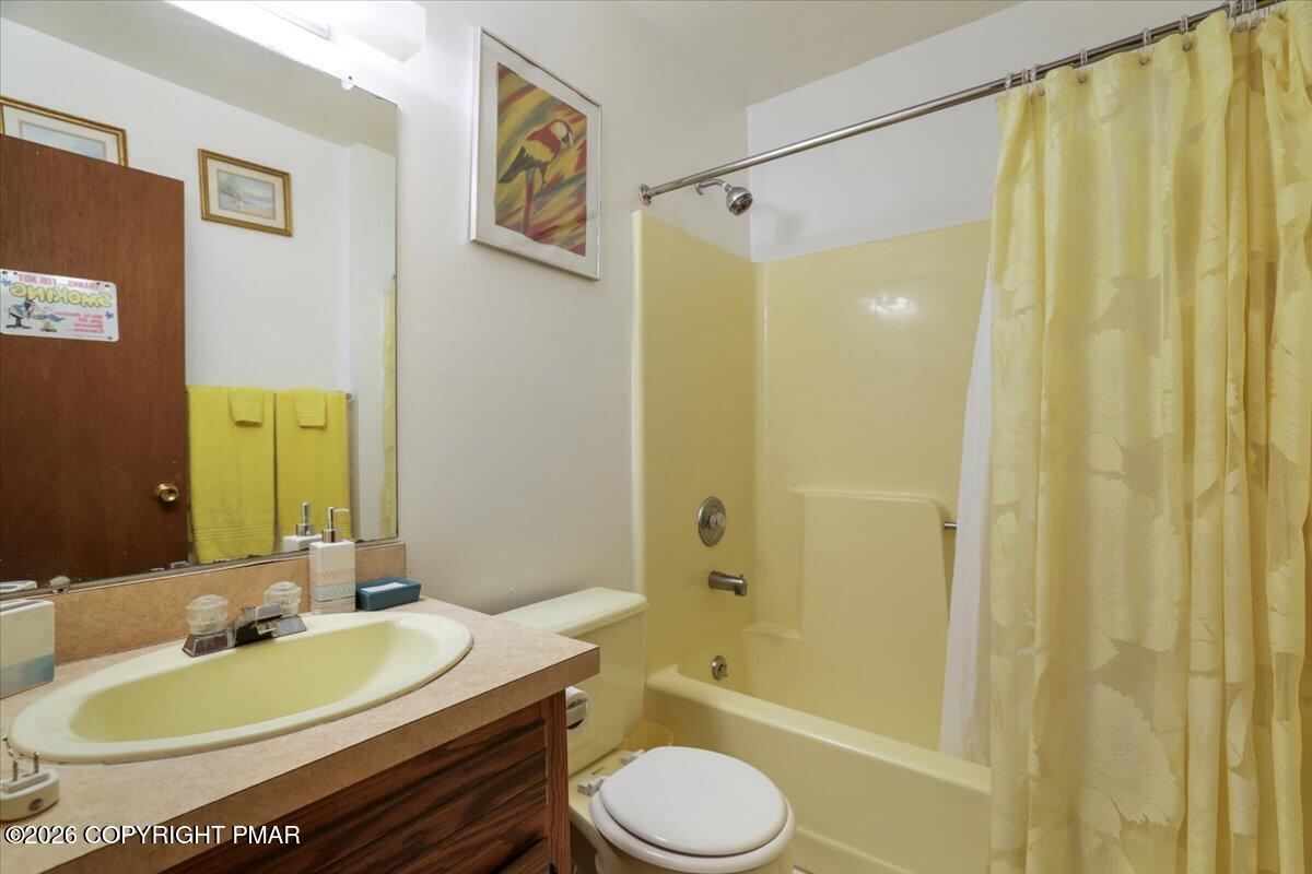 158 Saunders Drive Bushkill, PA 18324 - Photo 40 of 75 38- Second bathroom