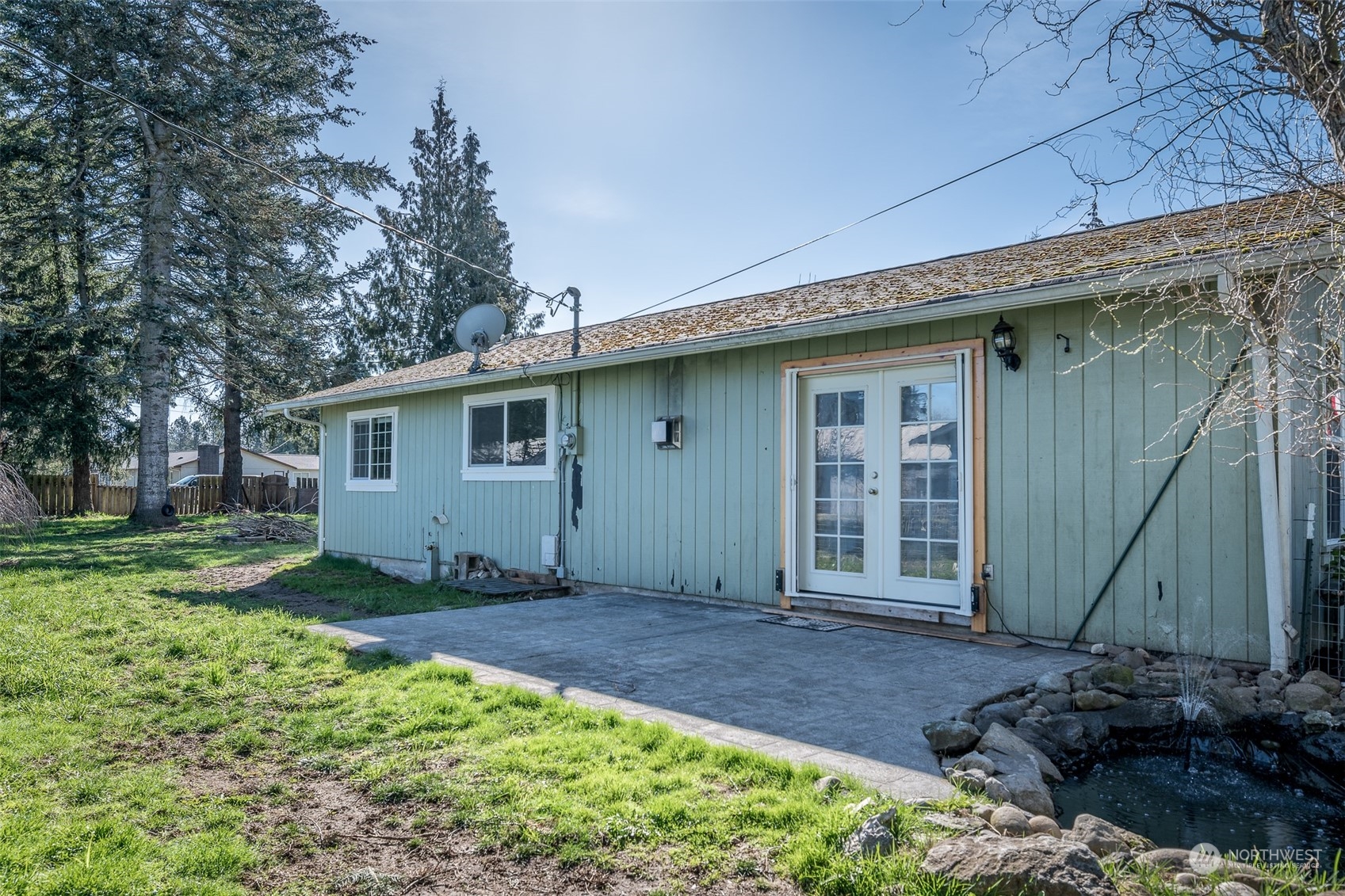 6912 Old Guide Road Lynden, WA 98264 - Photo 17 of 37 a front view of a house with garden