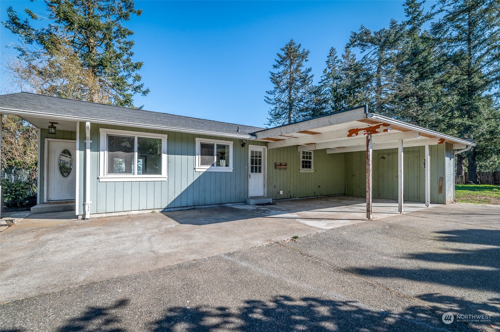 6912 Old Guide Road Lynden, WA 98264 - Photo 25 of 37 a front view of a house with a garage