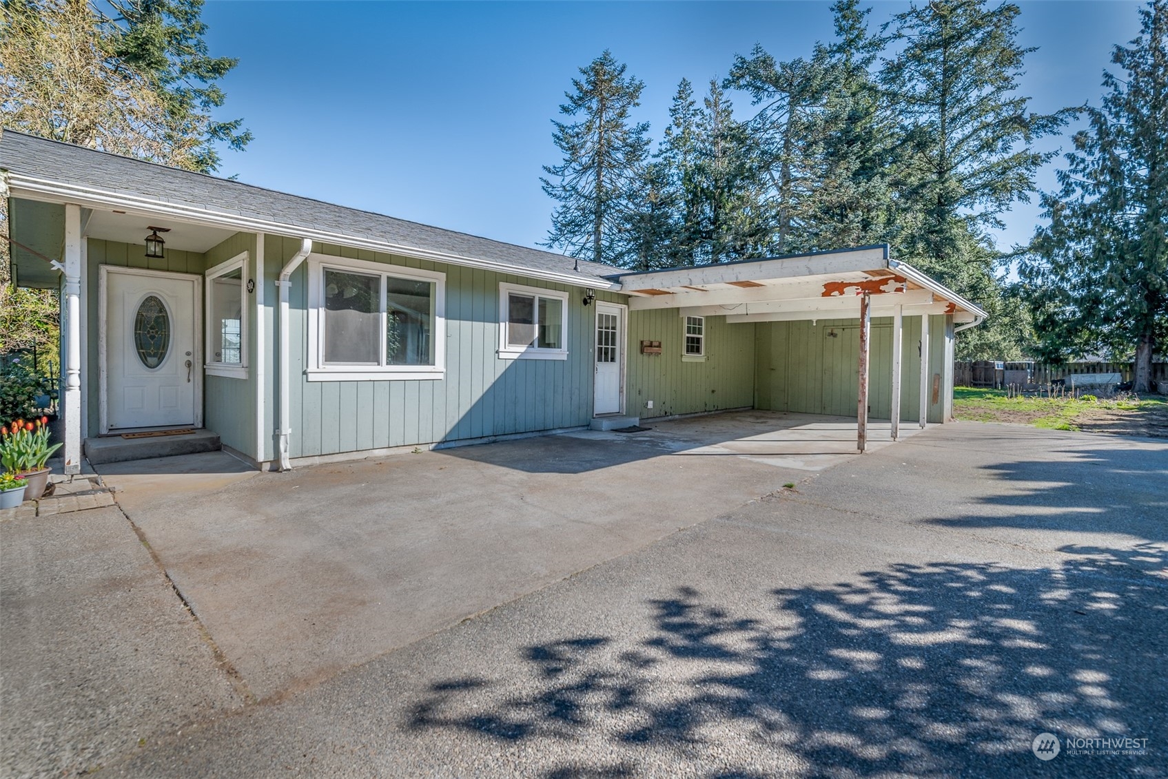 6912 Old Guide Road Lynden, WA 98264 - Photo 26 of 37 a front view of a house with a yard and garage
