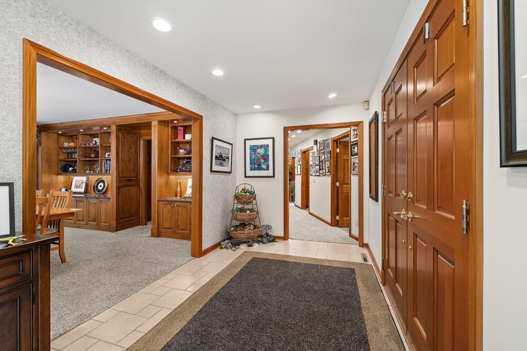 1833 East Hanley Road Mansfield, OH 44903 - Photo 14 of 94 04-int-foyer-2