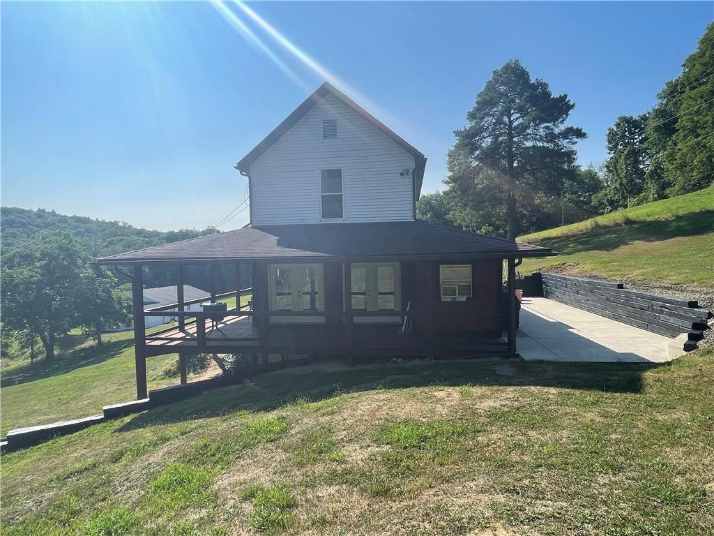 489 Jack Road Vandergrift, PA 15690 - Photo 4 of 46 a front view of a house with a yard
