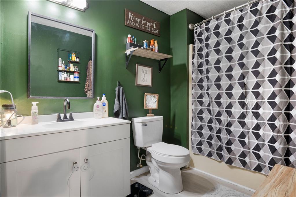 988 Davenport Road Southwest Dalton, GA 30721 - Photo 22 of 29 a bathroom with a sink toilet and shower