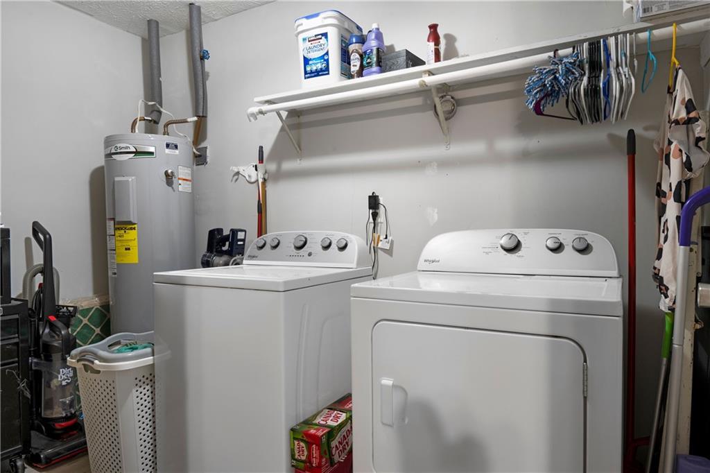 988 Davenport Road Southwest Dalton, GA 30721 - Photo 23 of 29 a utility room with dryer and washer