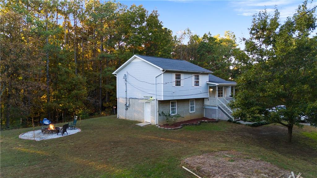988 Davenport Road Southwest Dalton, GA 30721 - Photo 7 of 29 a view of a house with a yard