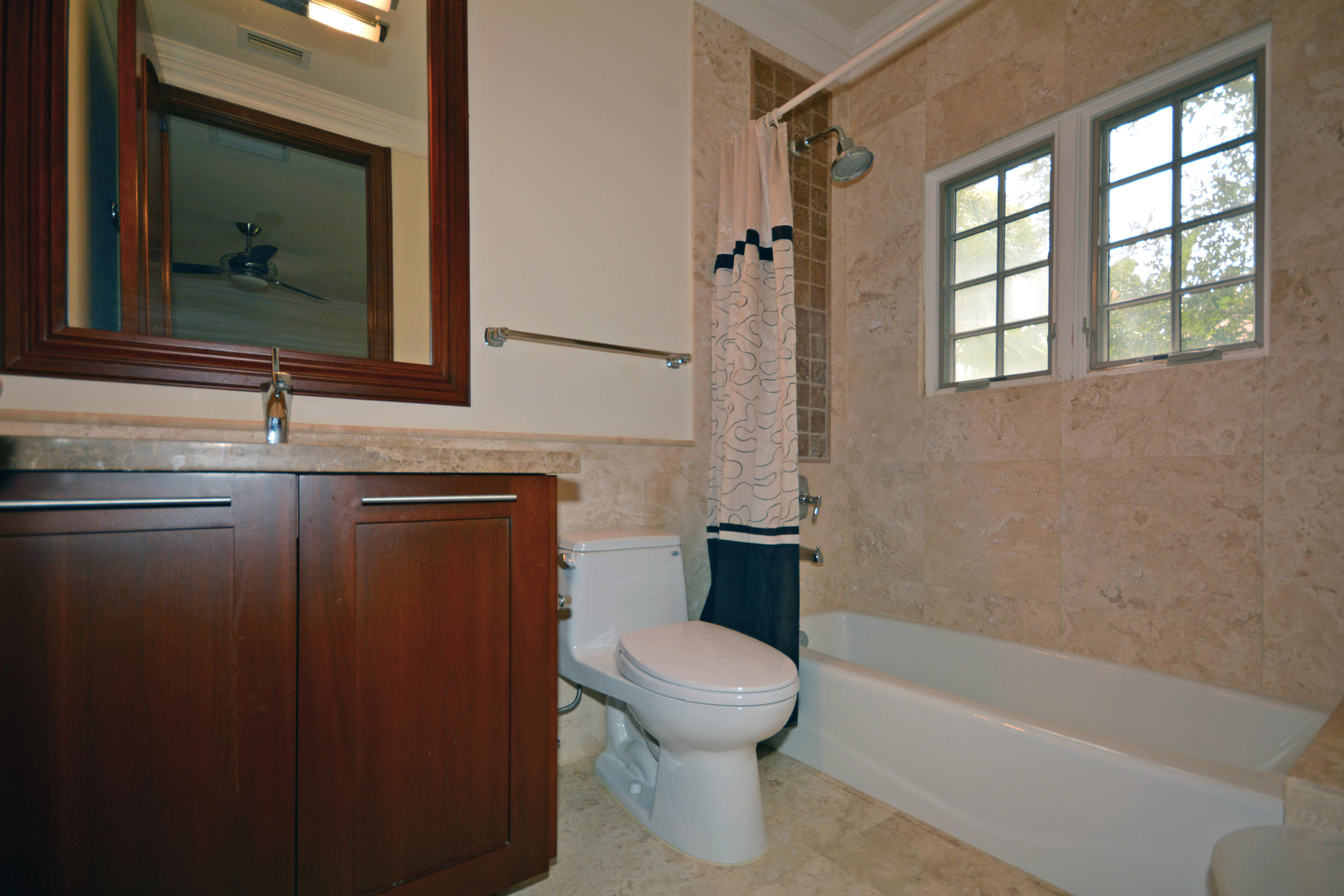 7699 Fenwick Place Boca Raton, FL 33496 - Photo 22 of 35 Guest Bath