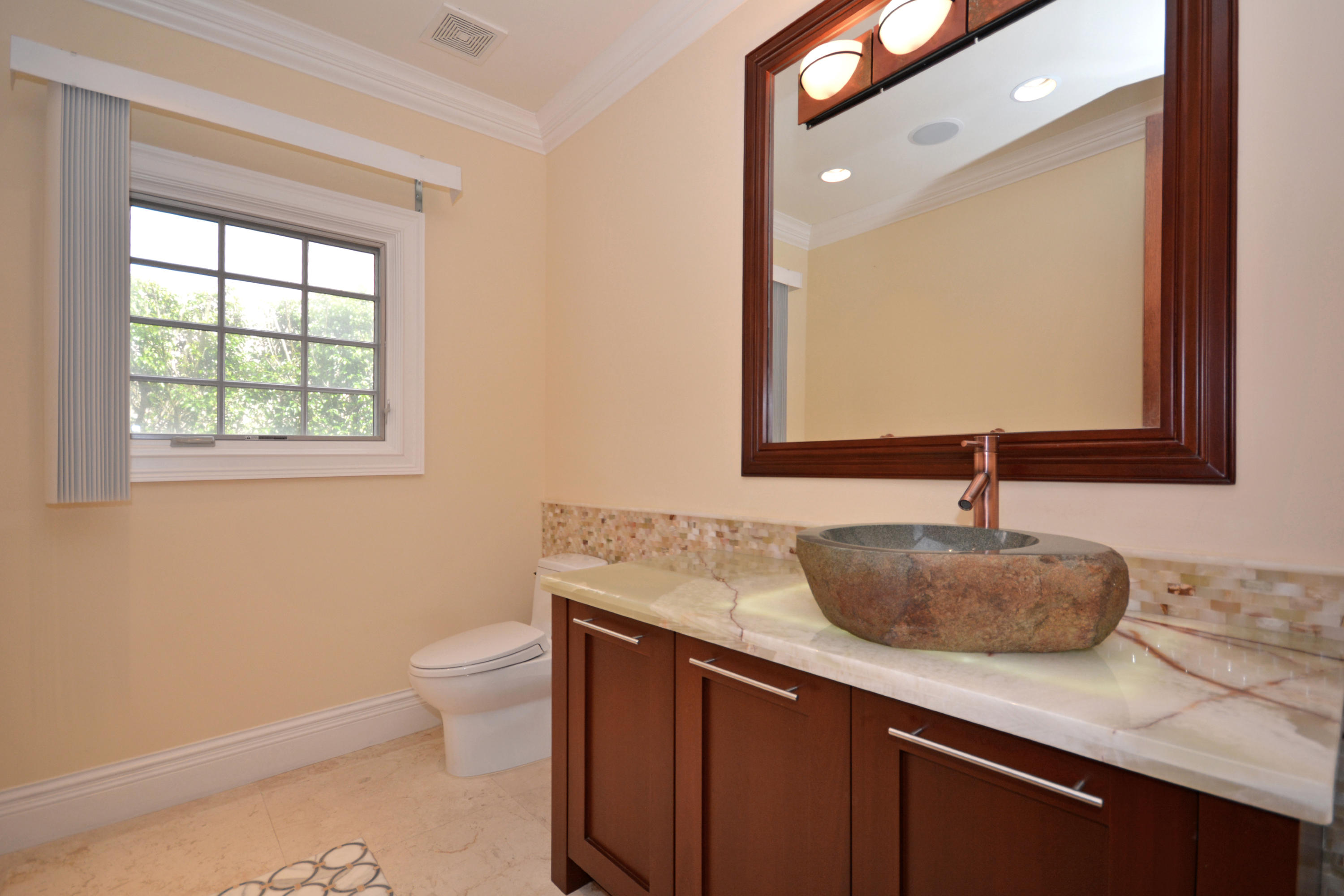 7699 Fenwick Place Boca Raton, FL 33496 - Photo 23 of 35 Guest Bath