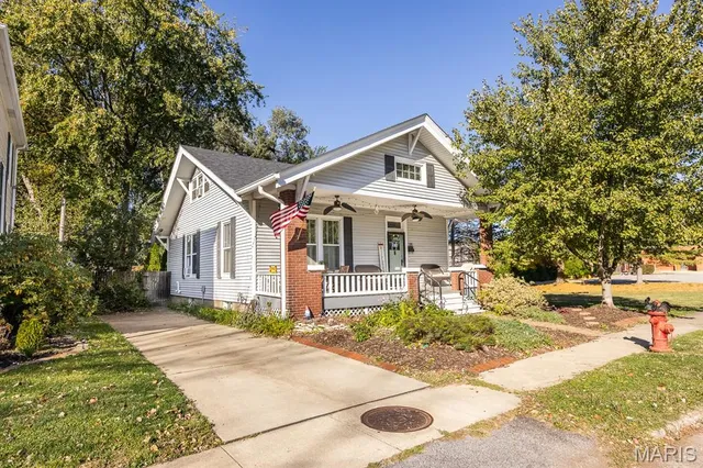 $220,000 | 215 South Benton Street, Edwardsville, IL 62025