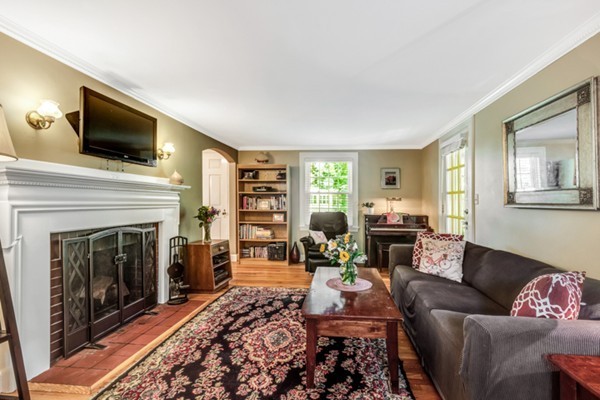 11 Harding Road Needham, MA 02492 - Photo 5 of 28 Gallery Image 5