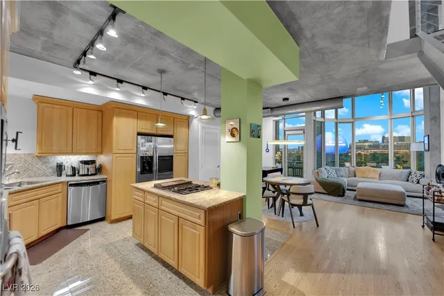 $4,500 | 360 East Desert Inn Road, Unit 607, Las Vegas, NV 89109