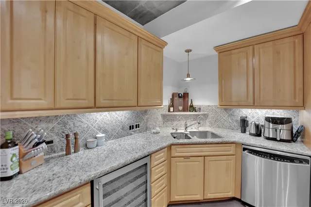 $4,500 | 360 East Desert Inn Road, Unit 607, Las Vegas, NV 89109