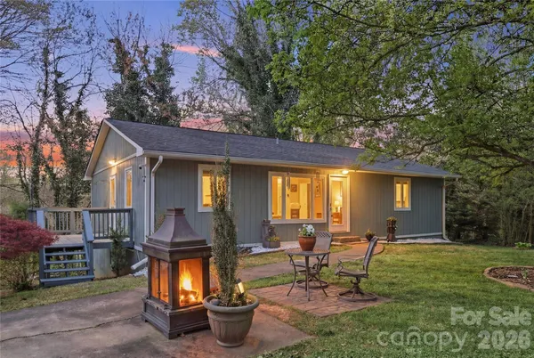 $349,000 | 120 Holly Hill Drive, Hickory, NC 28601