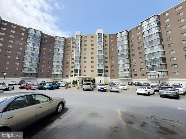 $169,900 | 15115 Interlachen Drive, Unit 3902, Silver Spring, MD 20906