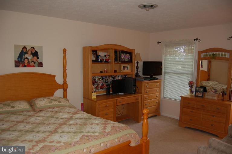 657 Bowling Green Road Front Royal, VA 22630 - Photo 24 of 30 Bedroom #3
