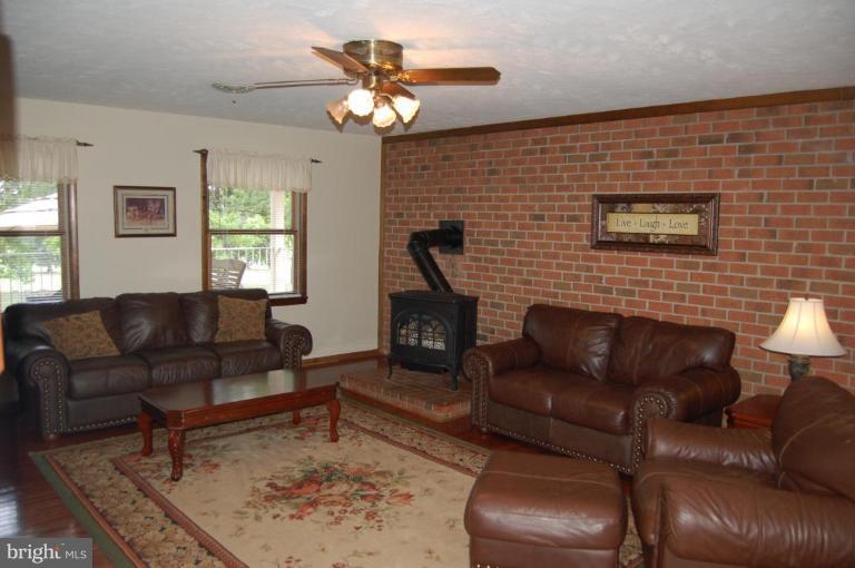 657 Bowling Green Road Front Royal, VA 22630 - Photo 8 of 30 Family Room